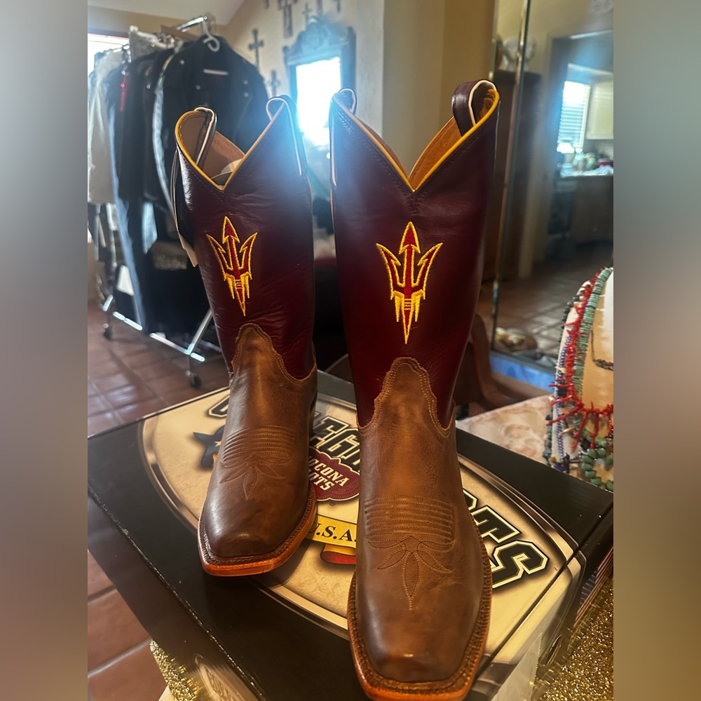 Gorgeous NWT ASU Western Boots